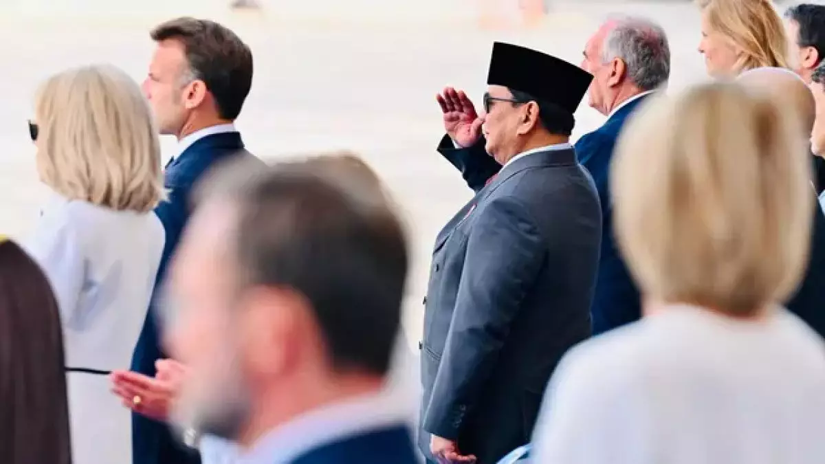 Bangganya Prabowo jadi tamu kehormatan Bastille Day 2025, duduk di depan dan sebelah Presiden Macron