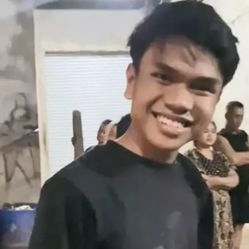 Kenalan sama Sahdan Arya, Ketua RT berusia 20 tahun yang lakukan aksi keren, cor jalan lewat swadaya © 2025 brilio.net