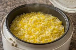 Cara membuat nasi jagung pulen di rice cooker, ‘beras oplosan' sehat yang bikin kenyang lebih lama