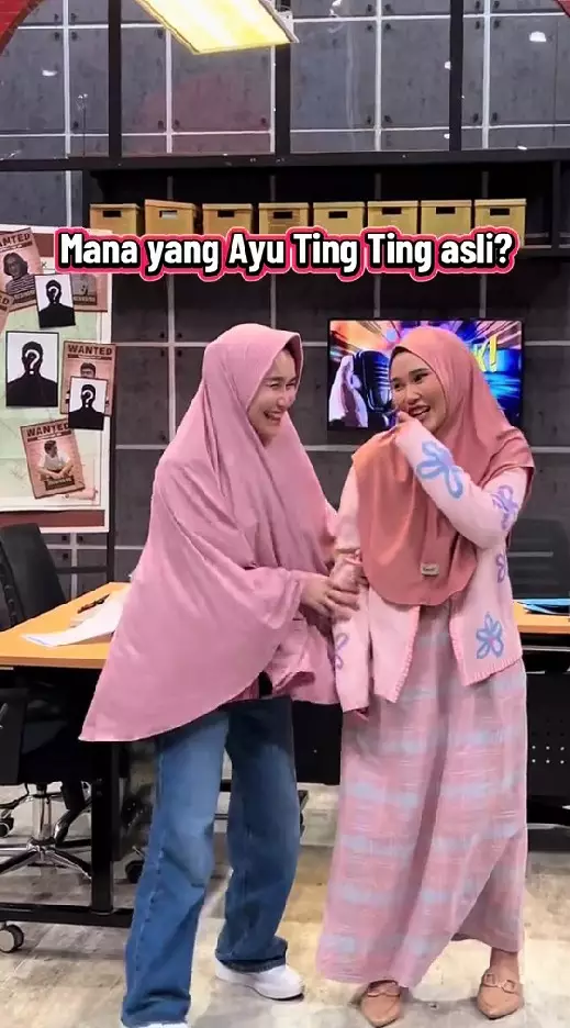 Ayu Ting Ting jumpa emak-emak kembarannya © TikTok