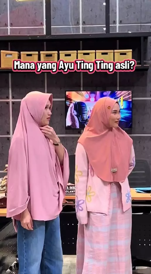 Ayu Ting Ting jumpa emak-emak kembarannya © TikTok