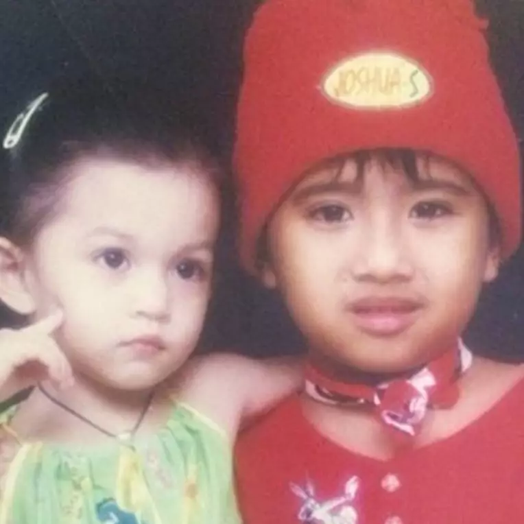 Perempuan cilik samping Joshua ini besarnya jadi aktris cantik dan seksi, ini 11 potret masa kecilnya