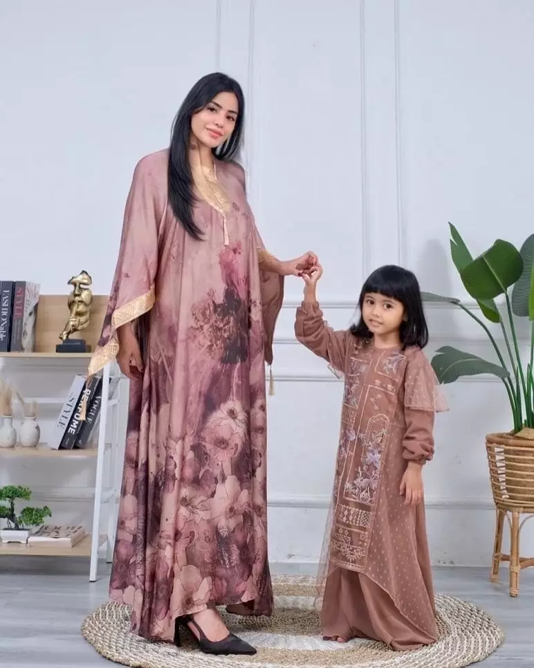 Potret Violentina Kaif tunangan Andrew Andhika © Instagram