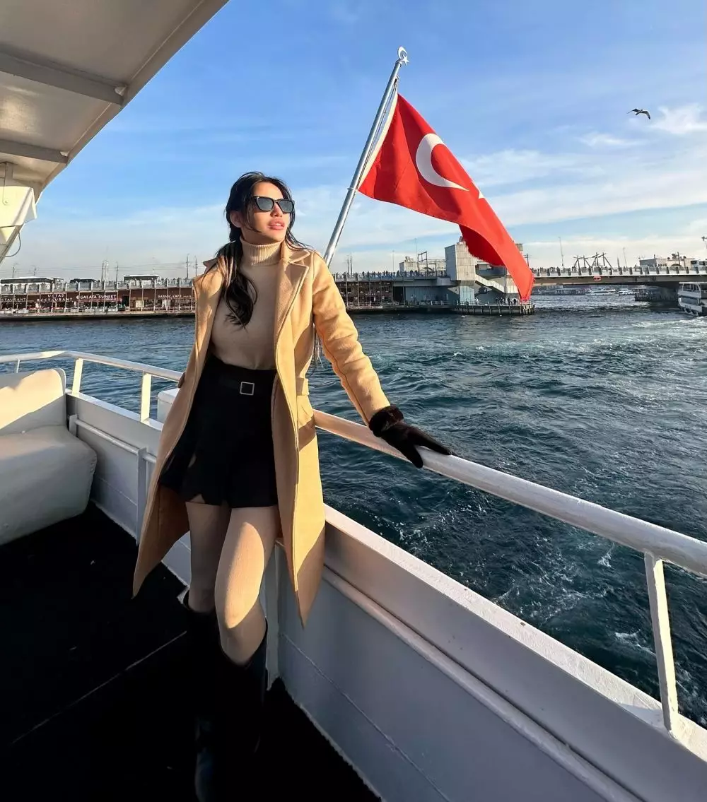 Potret Violentina Kaif tunangan Andrew Andhika © Instagram