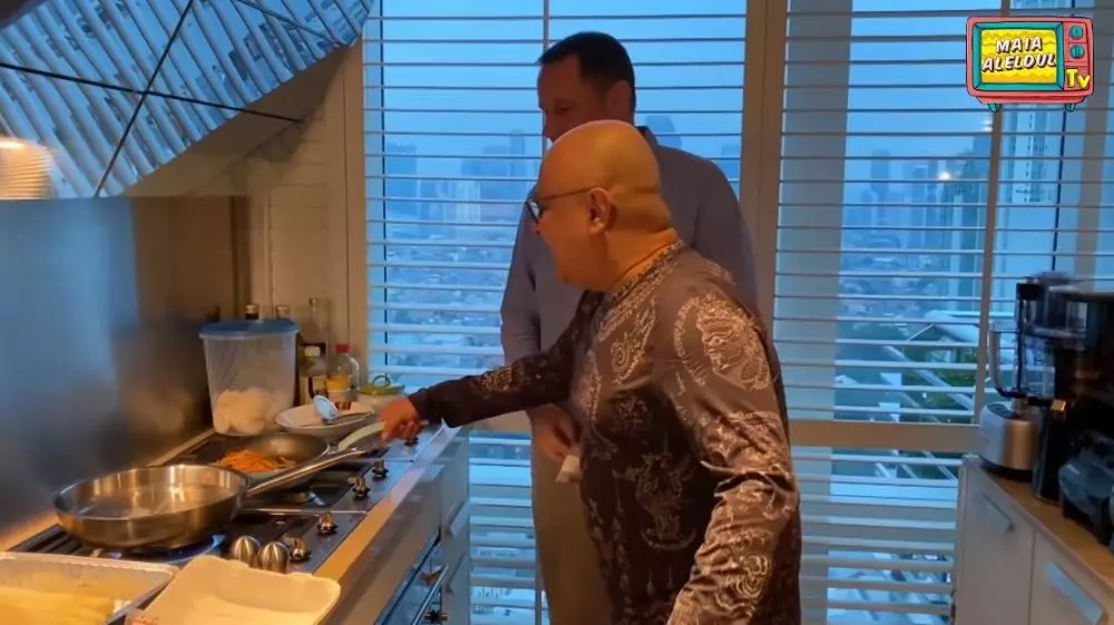 dapur apartemen irwan mussry minimalis © 2024 brilio.net dapur apartemen irwan mussry minimalis © 2024 brilio.net