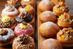 Donat Pinkan Mambo disebut mirip roti goreng, kenali 5 perbedaan mendasarnya