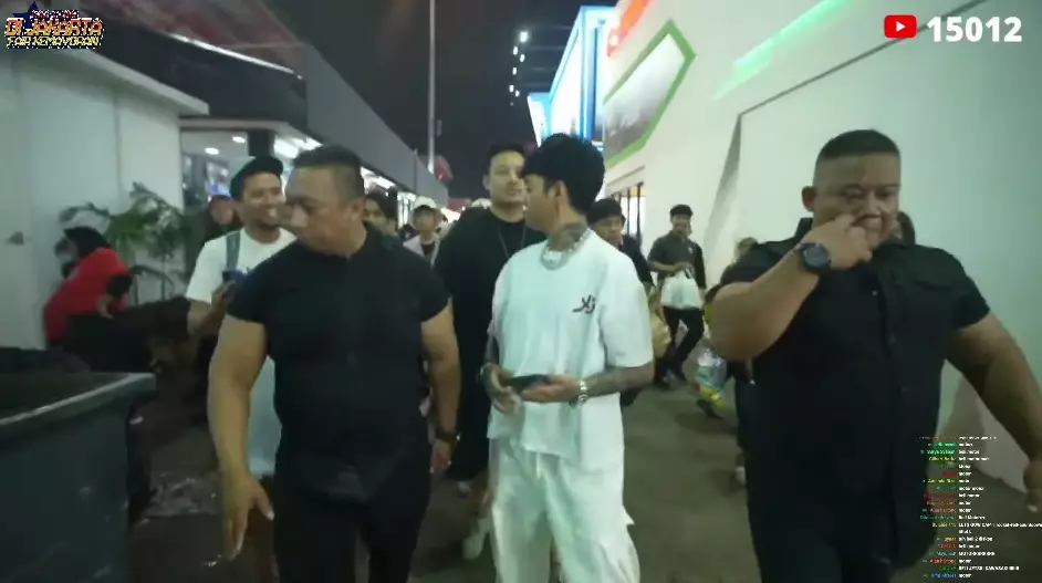 Reza Arap beri sepeda motor untuk pegawai PRJ © YouTube Reza Arap beri sepeda motor untuk pegawai PRJ © YouTube