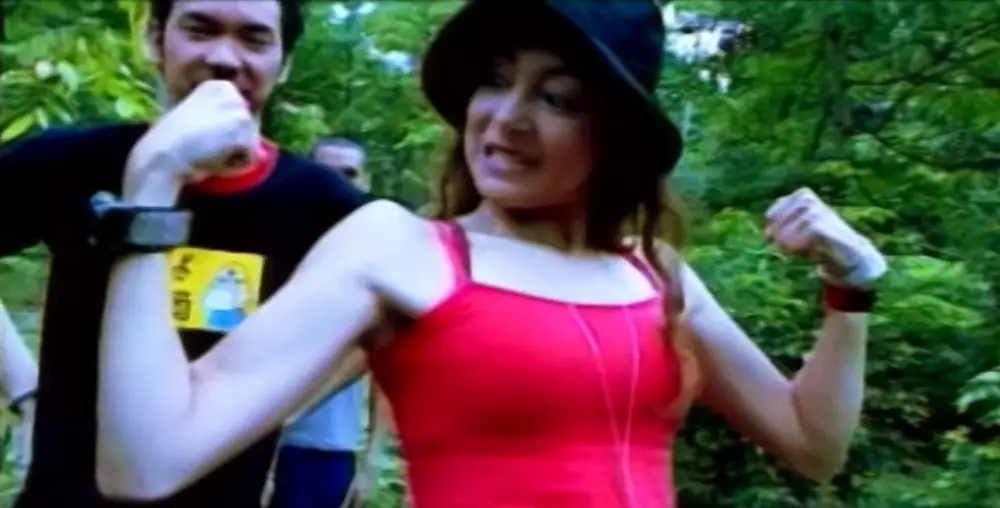transformasi model cewek di video klip sahabat sejati SO7 © berbagai sumber transformasi model cewek di video klip sahabat sejati SO7 © berbagai sumber