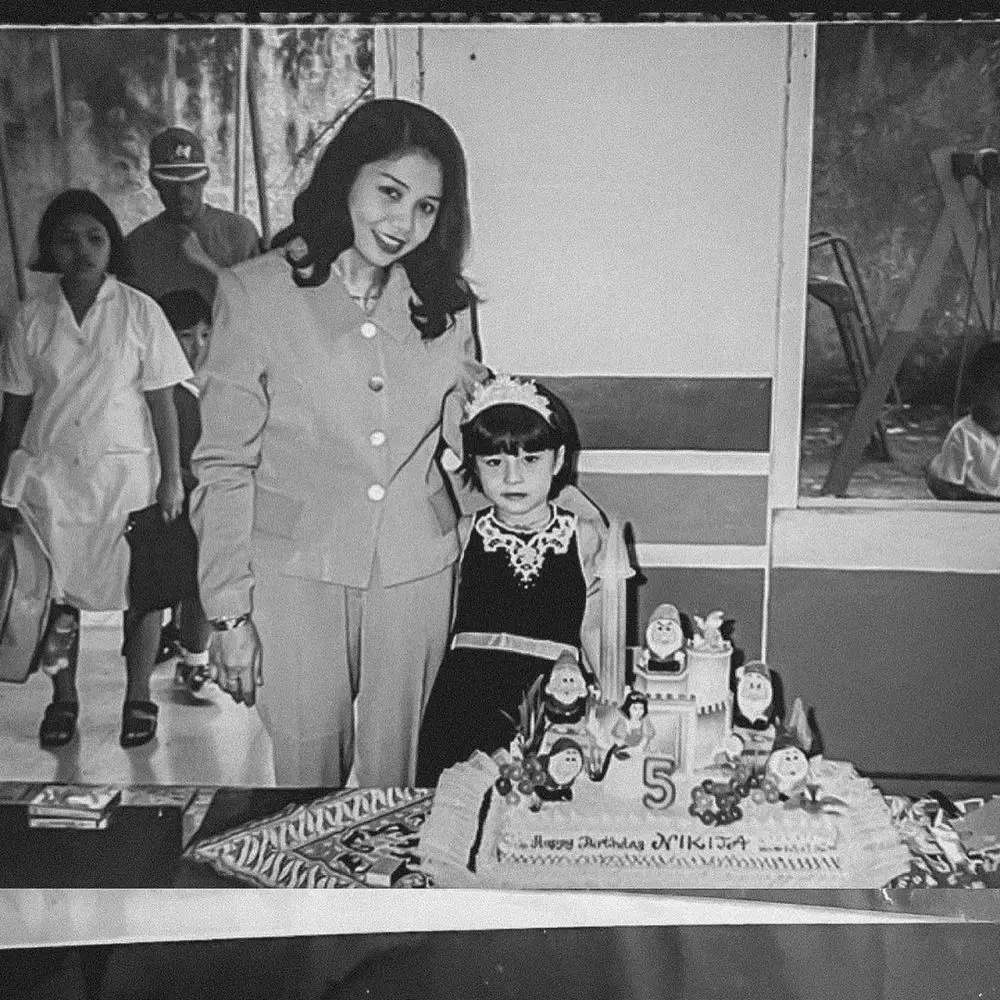 potret masa muda ibu seleb bak barbie © berbagai sumber