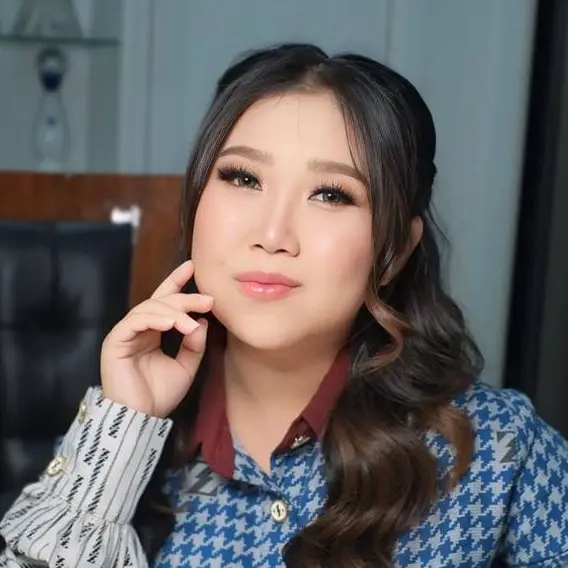 Bikin tranformasi makeup di TikTok, potret Kiky Saputri dirias look glam ini mirip Gisella Anastasia