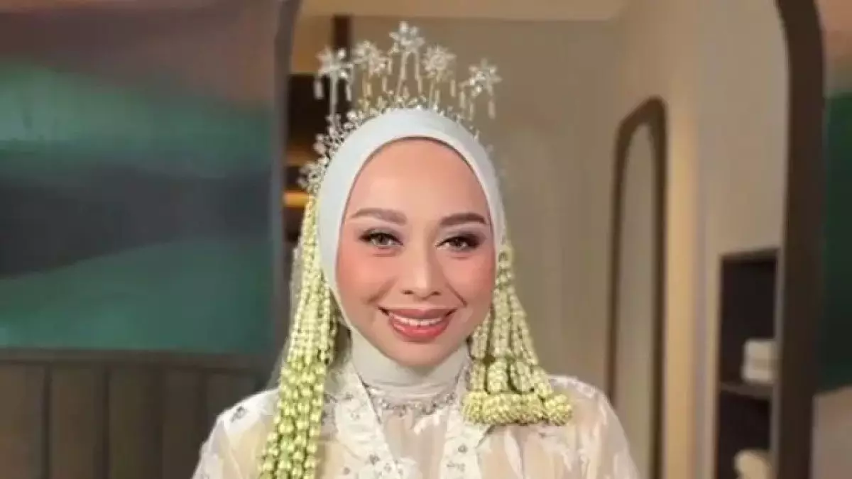 5 Potret detail kebaya Wabup Garut Putri Karlina saat dinikahi anak Dedi Mulyadi, cerminkan keanggunan