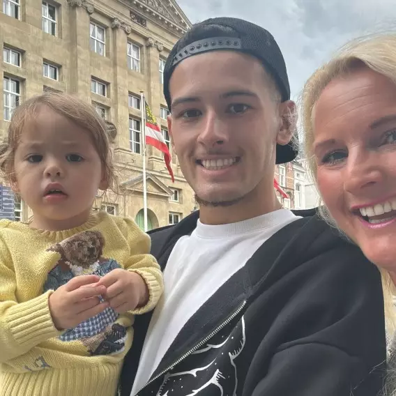 Boyong anak ke kampung halaman Justin Hubner, ini 9 potret Jennifer Coppen bareng keluarga si atlet