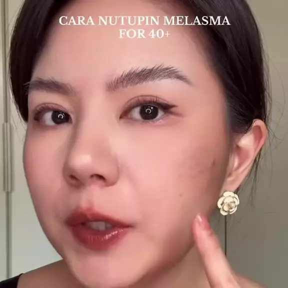 Tak perlu color corrector khusus, ini trik tutup melasma yang gelap agar hasilnya tak abu-abu