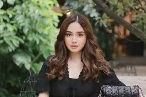 Punya rambut sehat berkilau, ini 5 hair care routine ala Syifa Hadju bak hasil perawatan salon