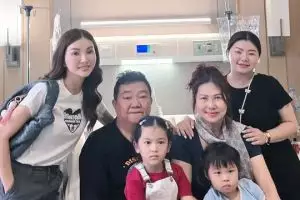 Hadir di rumah duka, komedian Papham kenang kedekatannya dengan mendiang ayah Sarwendah