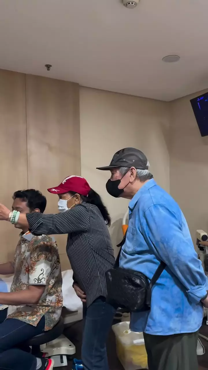Erika Carlina pemerikaan kandungan bareng orang tua © 2025 Instagram Erika Carlina pemerikaan kandungan bareng orang tua © 2025 Instagram