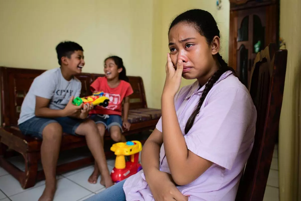 100 Kata-kata sedih anak pertama 2025, terlihat kuat, padahal penuh beban