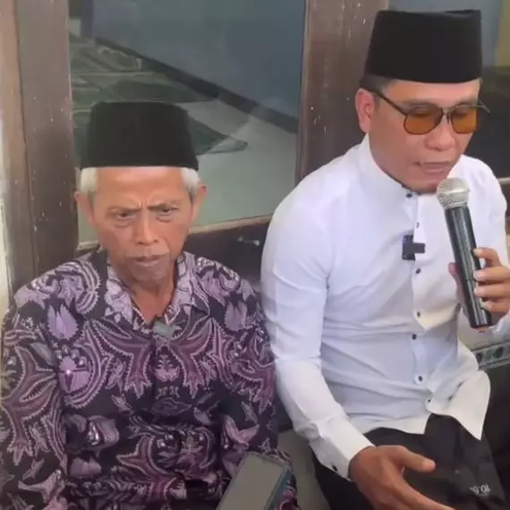 Balasannya tak terduga, guru madrasah di Demak dapat motor dan umrah gratis dituntut Rp25 juta