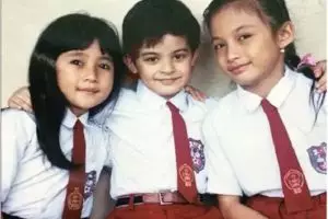 11 Seleb ini sudah berteman sejak kecil, Irish Bella teman nari Olivia Jensen, intip potretnya