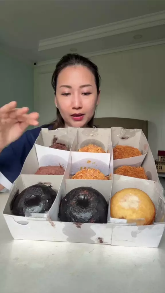 Balasan Pinkan Mambo usai donatnya dikritik food vlogger © 2025 brilio.net Balasan Pinkan Mambo usai donatnya dikritik food vlogger © 2025 brilio.net