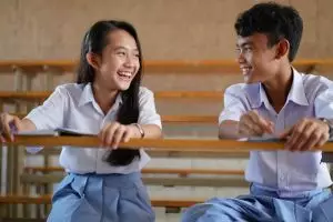 100 Kata-kata gombalan maut buat adik kelas, dijamin bikin dia langsung nempel
