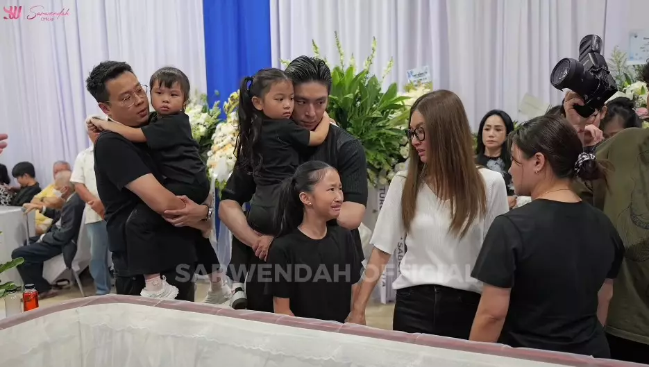 Giorgio Antonio setia dampingi Sarwendah © berbagai sumber