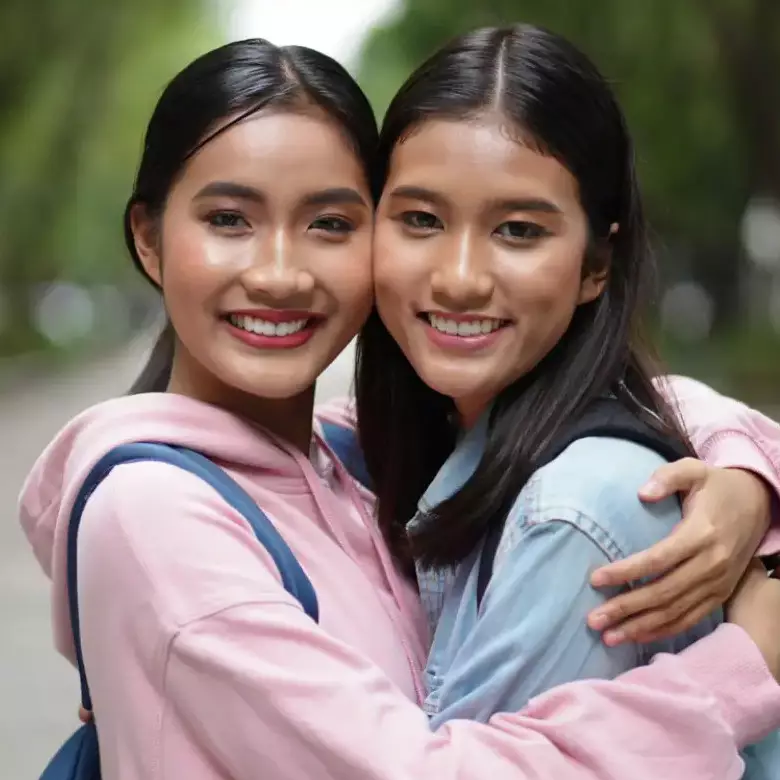 50 Pantun perpisahan sahabat paling menyentuh, kata-katanya ngena banget