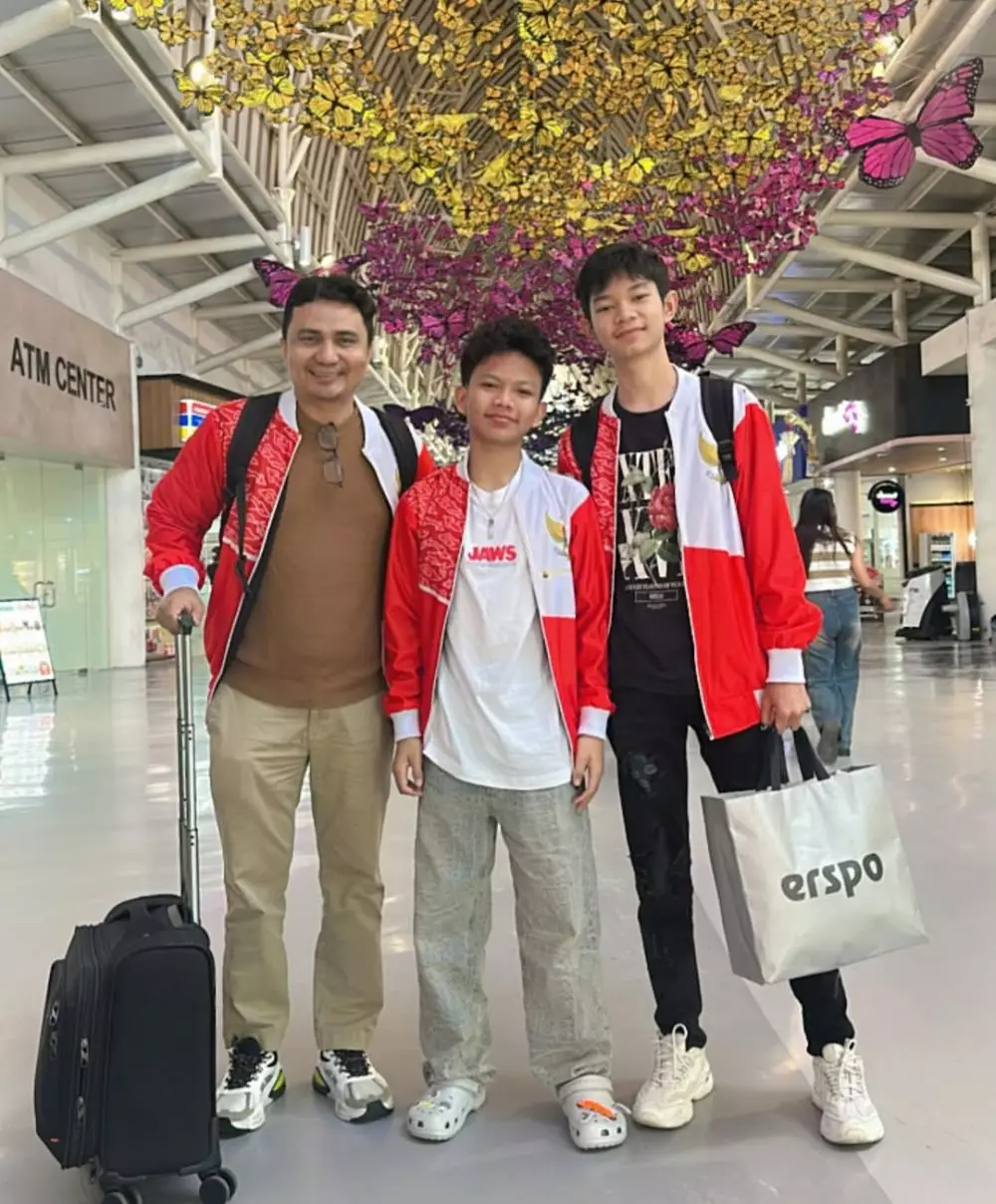 Potret Farel Prayoga dan manajer © 2025 Instagram