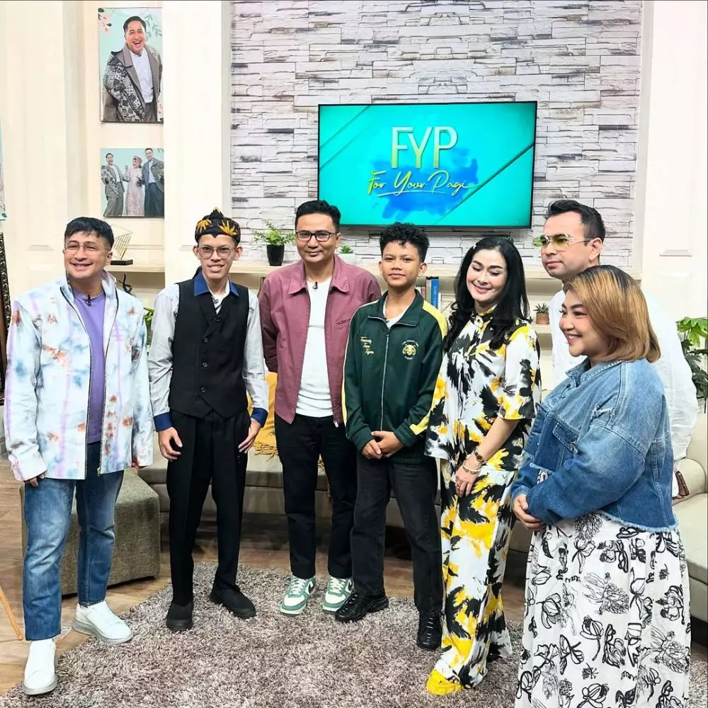 Potret Farel Prayoga dan manajer © 2025 Instagram