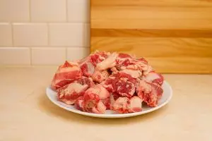 Rahasia iga sapi empuk juicy: Cuma butuh daun ini biar nggak bau prengus