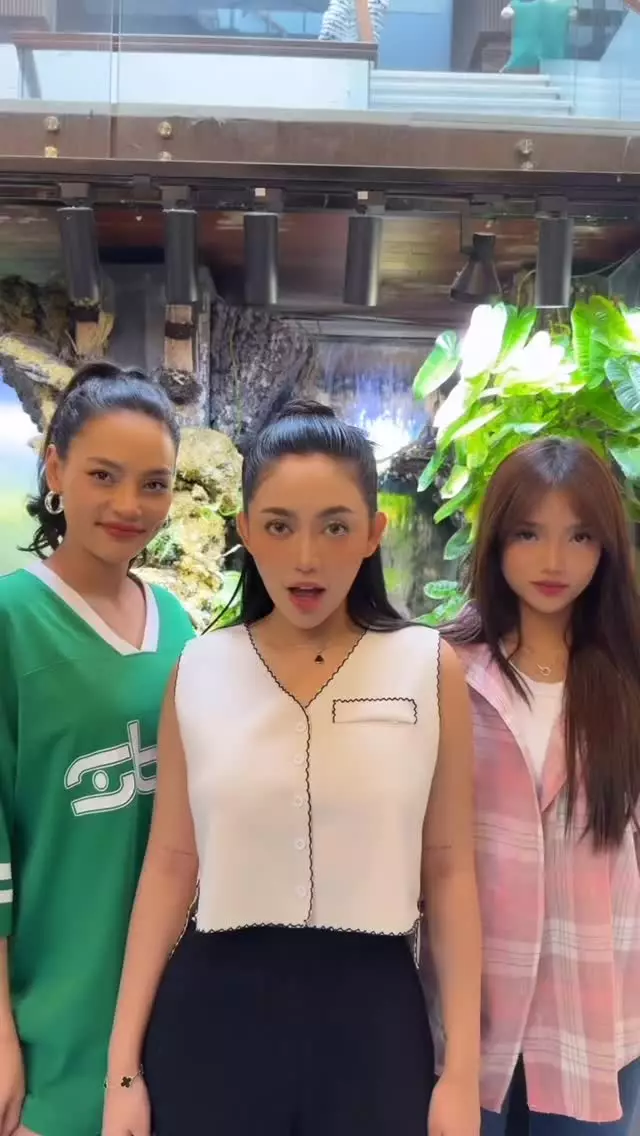 Potret persahabatan Fuji Rachel Venya dan Erika Carlina  © 2025 brilio.net Potret persahabatan Fuji Rachel Venya dan Erika Carlina  © 2025 brilio.net