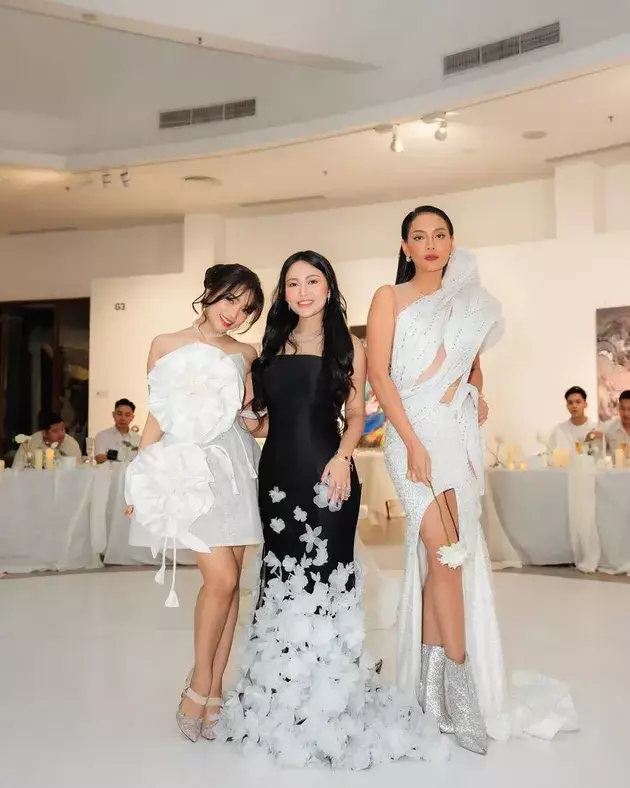 Potret persahabatan Fuji Rachel Venya dan Erika Carlina  © 2025 brilio.net Potret persahabatan Fuji Rachel Venya dan Erika Carlina  © 2025 brilio.net