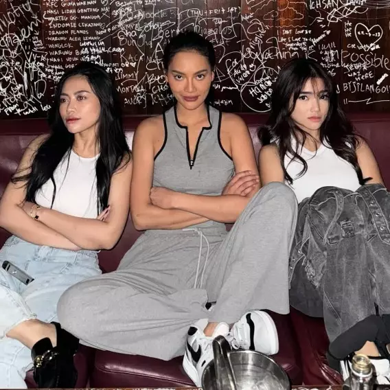 Selalu kompak dukung sahabatnya, ini 9 potret pertemanan Fuji dan Rachel Venya bareng Erika Carlina