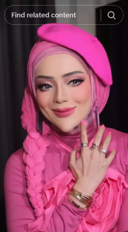 Yuni Jasmine seleb TikTok dagu lancip tanpa filter © TikTok