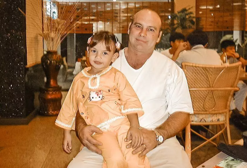 potret muda ayah seleb blasteran © Instagram