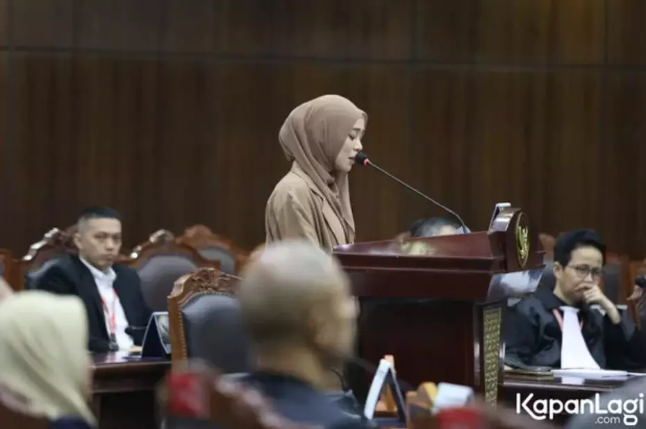Lesty Kejora curhat di sidang MK © berbagai sumber Lesty Kejora curhat di sidang MK © berbagai sumber
