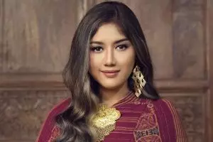 Tampil dengan gigi behel, begini 11 potret lawas Erina Gudono istri Kaesang Pangarep