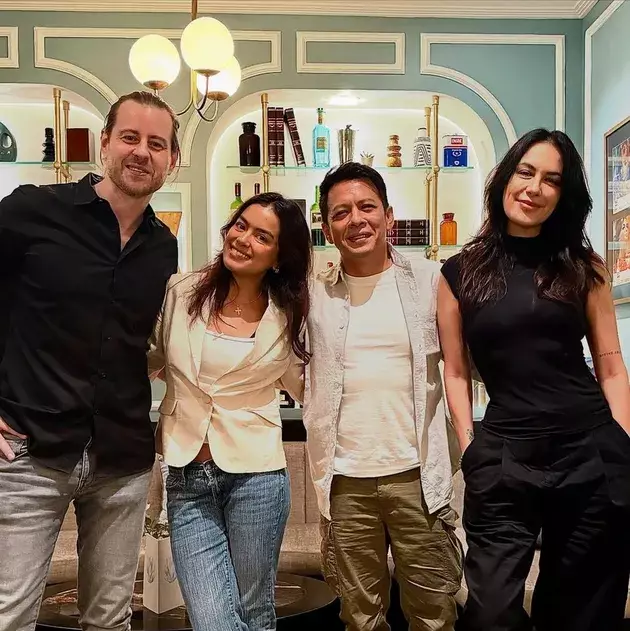 Beda puluhan tahun tapi wajahnya plek ketiplek, potret 9 seleb cantik sama putrinya ini bikin terkecoh © 2025 brilio.net