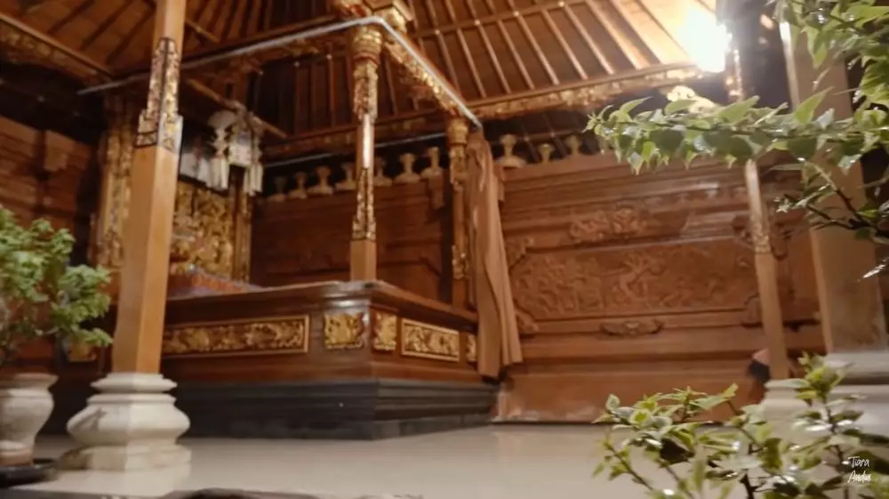 bocah imut gedenya sukses jadi penyanyi punya rumah mewah di bali bak kerajaan © berbagai sumber