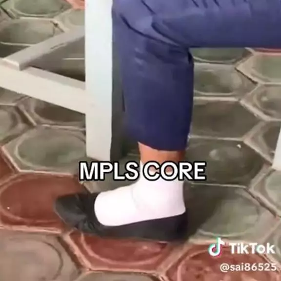 7 Momen lucu MPLS Core ini ada-ada aja tingkahnya, pengin ketawa tapi kasihan