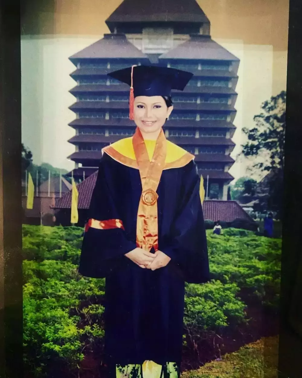 potret lawas penyanyi 90-an saat kuliah © berbagai sumber