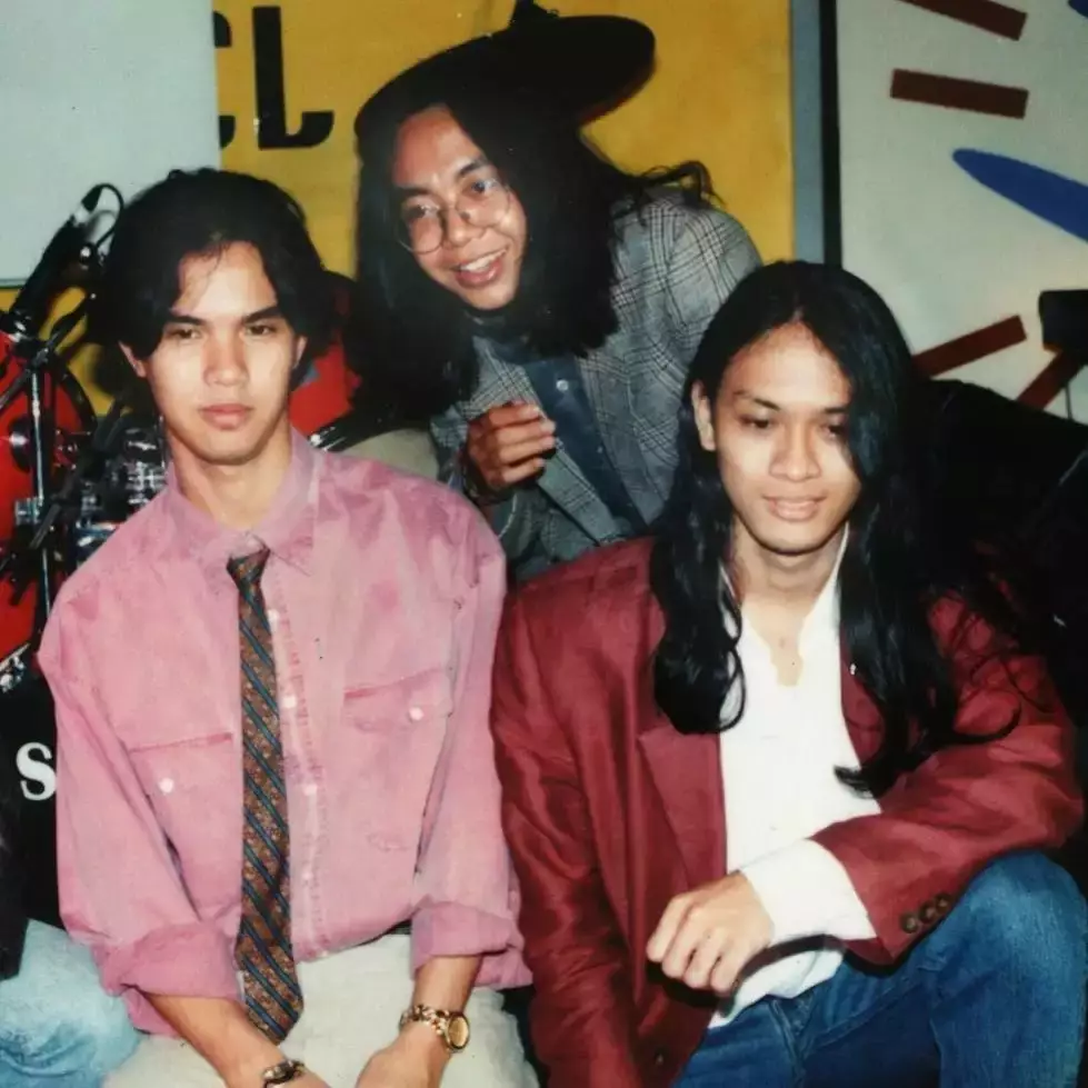 potret lawas penyanyi 90-an saat kuliah © berbagai sumber