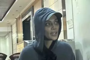 Erika Carlina resmi laporkan DJ Panda ke polisi terkait pengancaman, ini saksi dan bukti yang dibawa