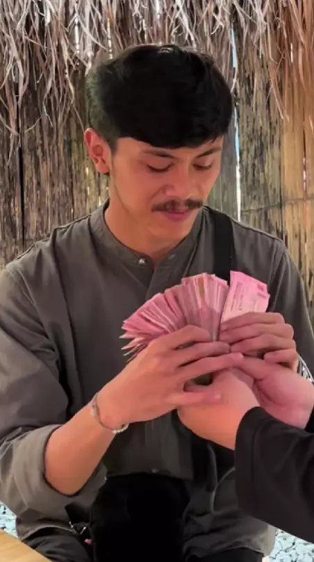 Kisah pemuda yatim piatu nasibnya beruntung usai viral © TikTok Kisah pemuda yatim piatu nasibnya beruntung usai viral © TikTok