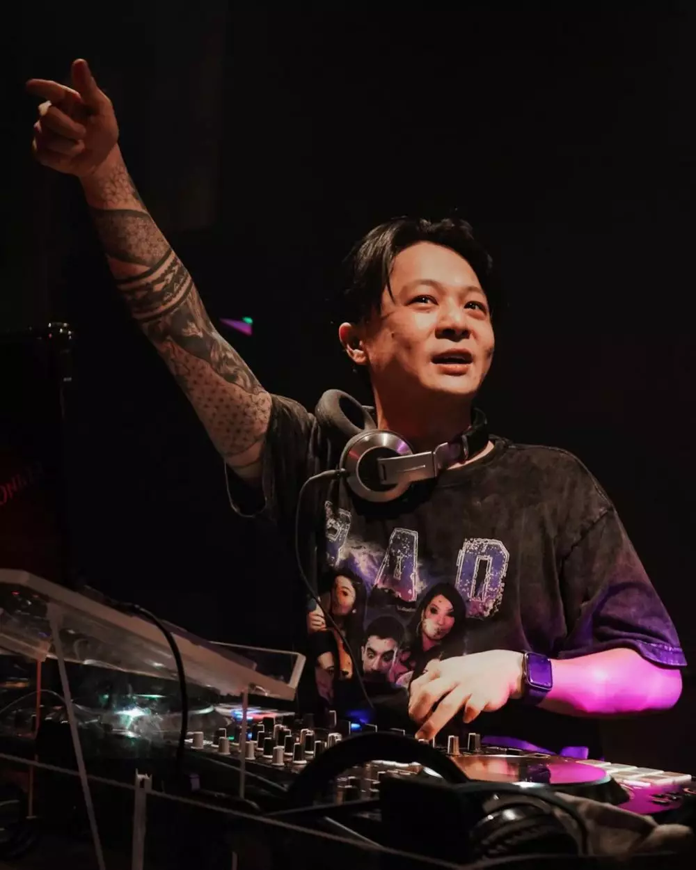 DJ Panda minta maaf kepada DJ Bravy © 2025 brilio.net DJ Panda minta maaf kepada DJ Bravy © 2025 brilio.net