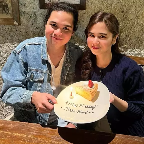 Biar mungil tapi harganya Rp47 jutaan, penampakan kado ulang tahun ke-23 Tisa Biani dari Dul Jaelani