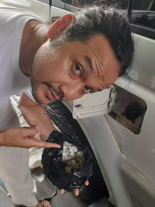 Dwi Sasono kaget tangki bensin mobilnya © Instagram Dwi Sasono kaget tangki bensin mobilnya © Instagram