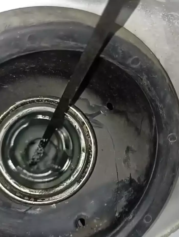 Dwi Sasono kaget tangki bensin mobilnya © Instagram Dwi Sasono kaget tangki bensin mobilnya © Instagram