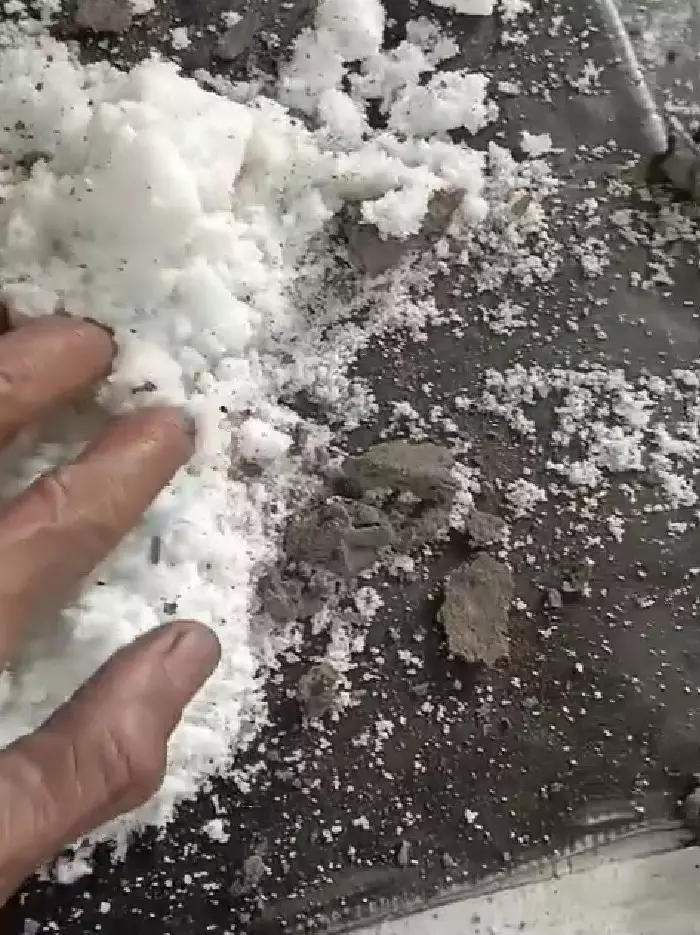 Dwi Sasono kaget tangki bensin mobilnya © Instagram Dwi Sasono kaget tangki bensin mobilnya © Instagram