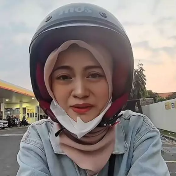 Gegara simbol mirip tisu, wanita ini dibuat malu pas isi bensin di SPBU, auto dilihat pengendara lain